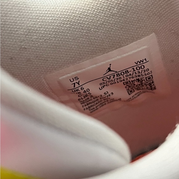 Jordan 4s (white lemon pink) - Picture 4 of 4